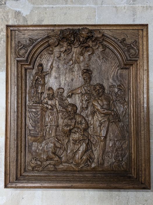 bas-relief : Un Saint en prière auprès d'un jeune martyr décapité