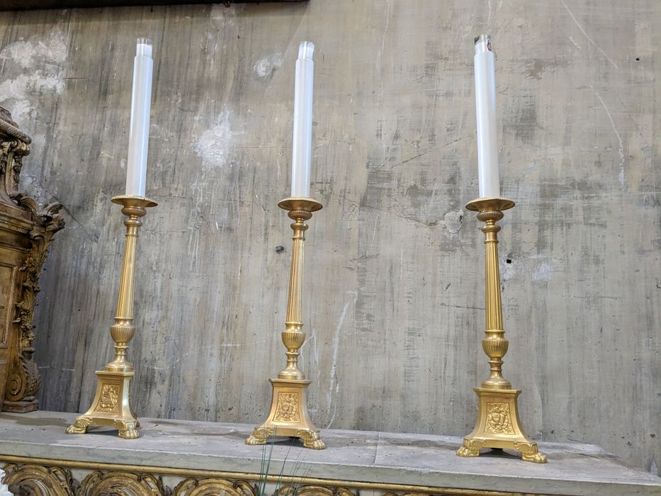 chandeliers du maître-autel (garniture d’autel)