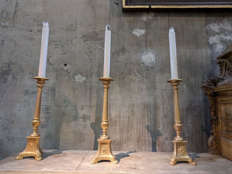 chandeliers du maître-autel (garniture d’autel)