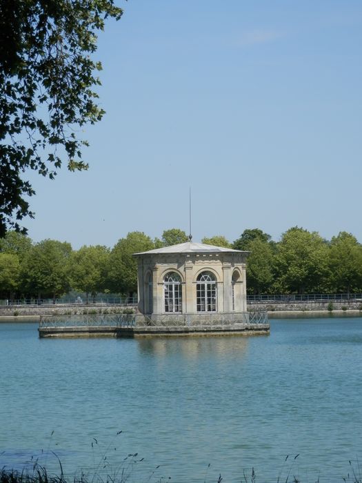 pavillon de l’étang aux Carpes