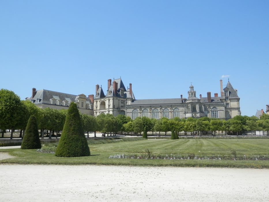 jardin, vue de la Porte Dorée, des grands Appartements et de la chapelle depuis le grand parterre