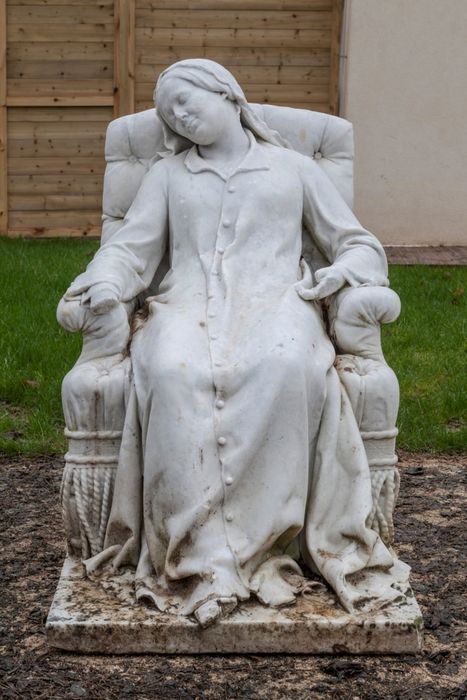 statue : Liseuse (La) - © Ministère de la Culture (France), Direction Régionale des Affaires Culturelles d'Île-de-France – Tous droits réservés 