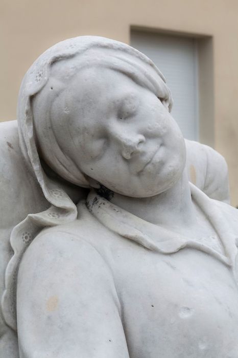 statue : Liseuse (La), détail - © Ministère de la Culture (France), Direction Régionale des Affaires Culturelles d'Île-de-France – Tous droits réservés 