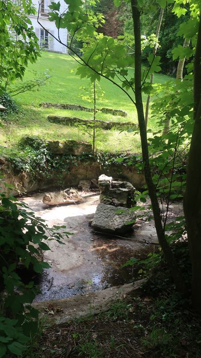 parc, vue partielle du bassin-rocaille