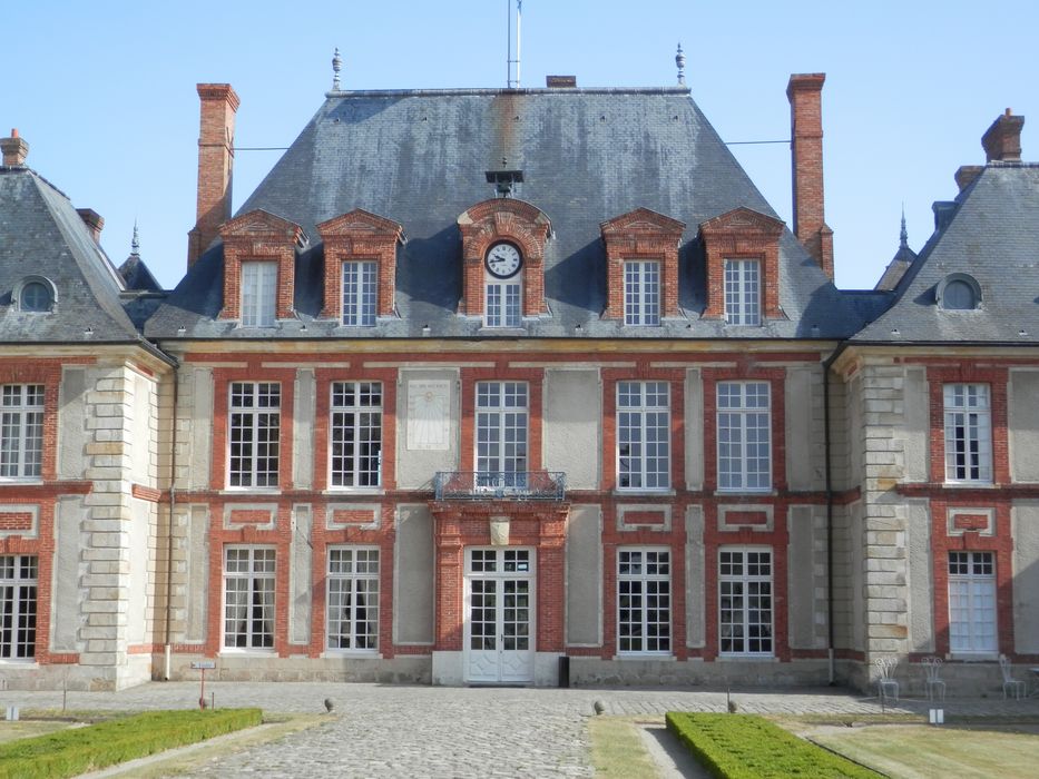 façade principale (façade sud) du château