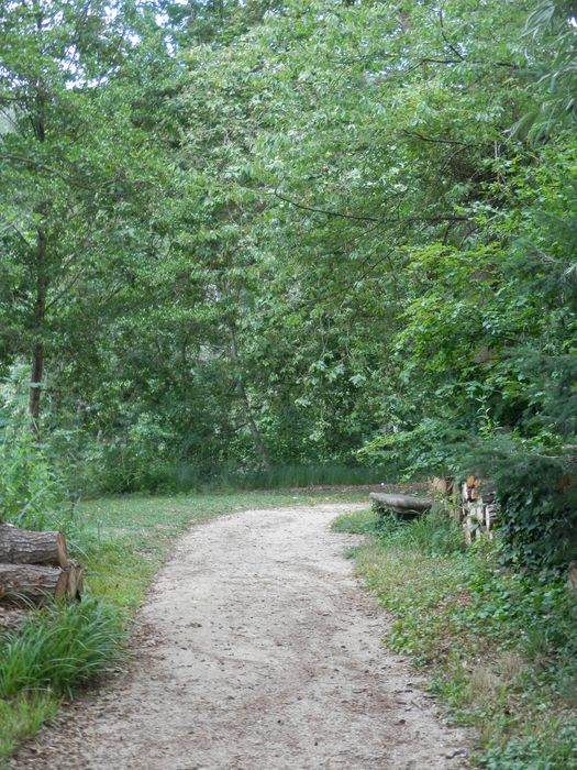 en contrebas du château, allée Fould