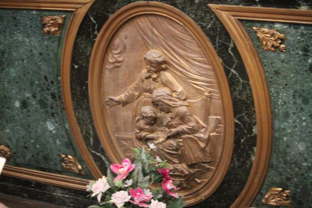 devant d'autel de la chapelle Saint-Charles-Borromée : Education de la Vierge, détail - © Ministère de la Culture (France), Direction Régionale des Affaires Culturelles d'Île-de-France – Tous droits réservés