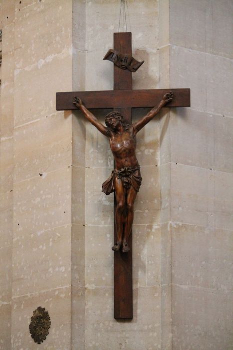 statue : Christ en croix