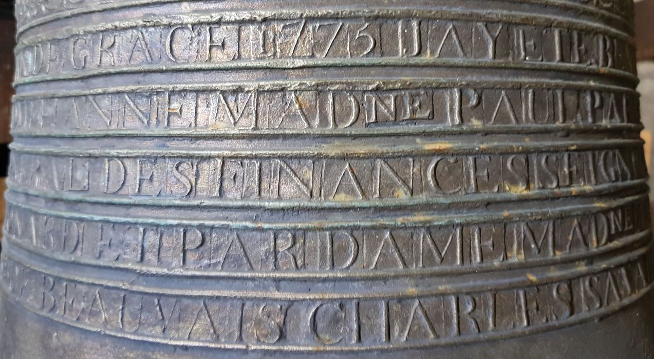 cloche dite n° 3, détail des inscriptions - © Ministère de la Culture (France), Direction Régionale des Affaires Culturelles d'Île-de-France – Tous droits réservés 