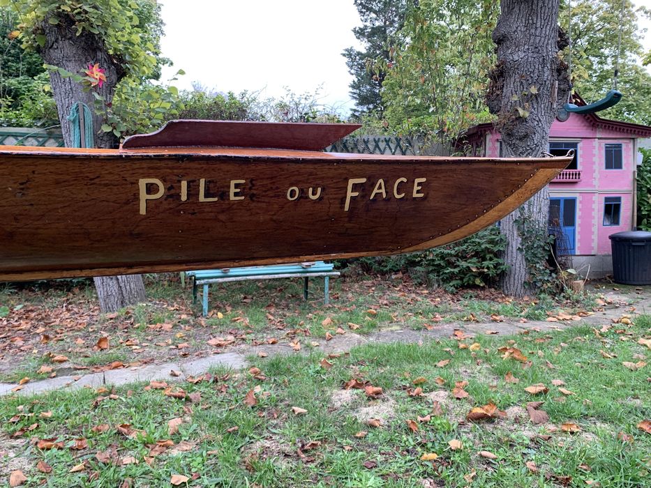 bateau de promenade : périssoire de régate Pile ou face, vue partielle - © Ministère de la Culture (France), Direction Régionale des Affaires Culturelles d'Île-de-France – Tous droits réservés 