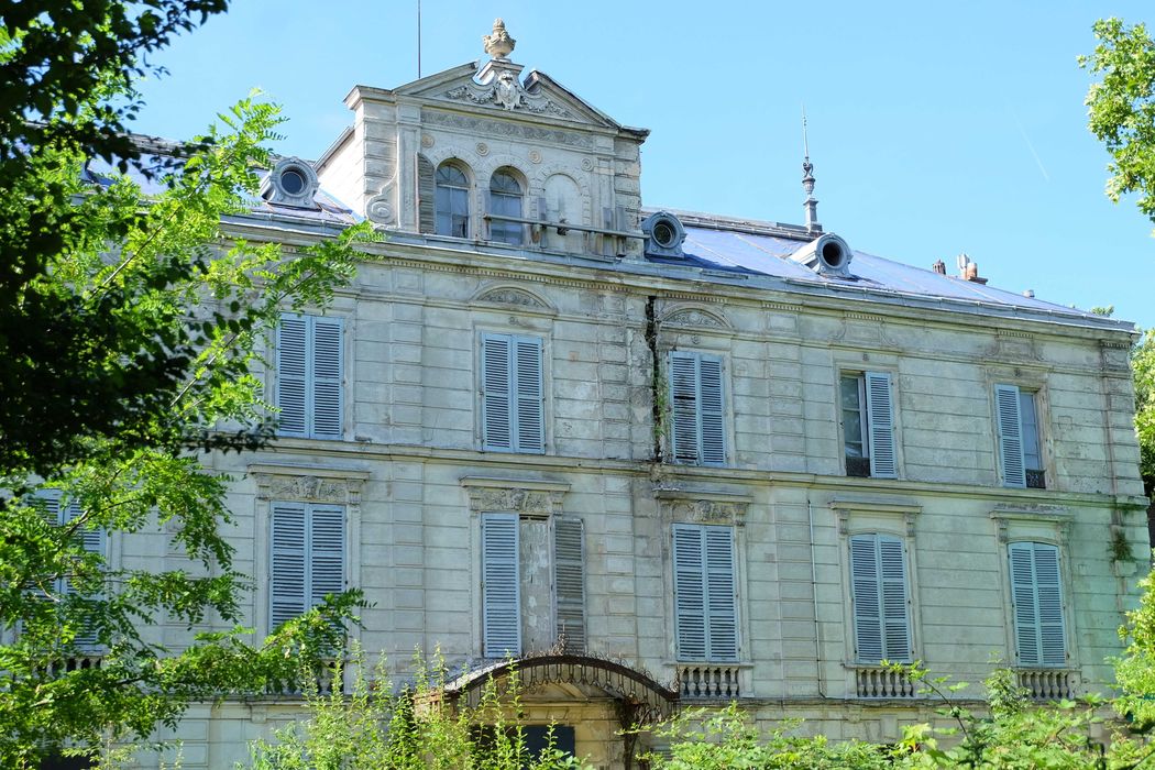 façade sud, vue partielle