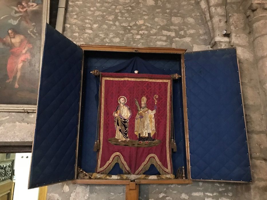 bannière de Saint-Pierre et Saint-Eutrope et son armoire à bannières - © Ministère de la Culture (France), Direction Régionale des Affaires Culturelles d'Île-de-France – Tous droits réservés