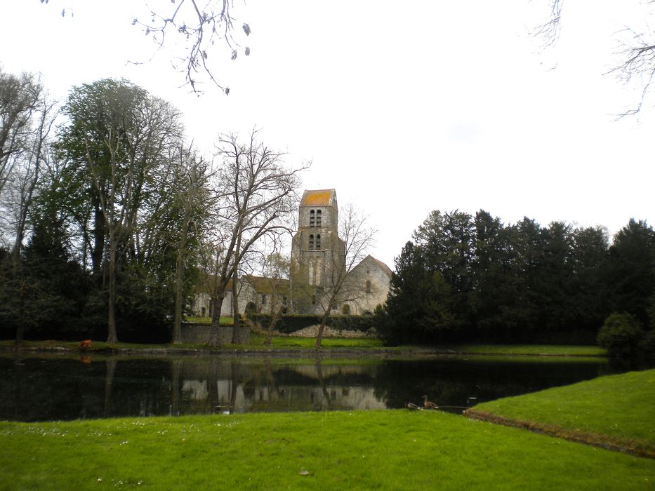 vue générale de l’église dans son environnement depuis l’Ouest