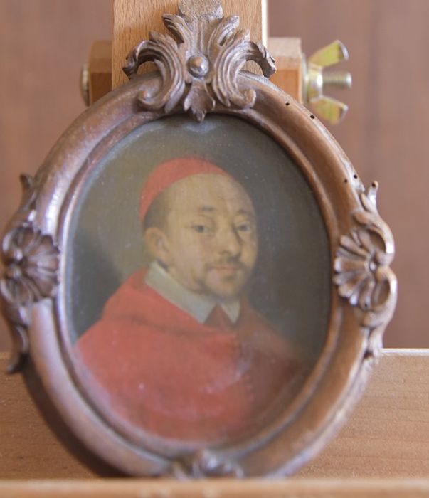 médaillon peint, cadre : Portrait en buste du Cardinal Pierre de Bérulle - © Ministère de la Culture (France), Direction Régionale des Affaires Culturelles d'Île-de-France – Tous droits réservés 