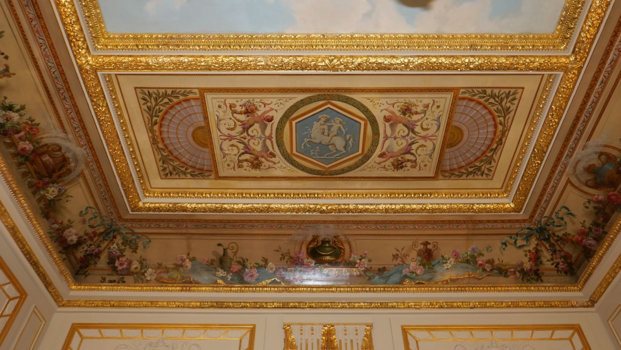 petit salon au n°22, vue partielle du plafond