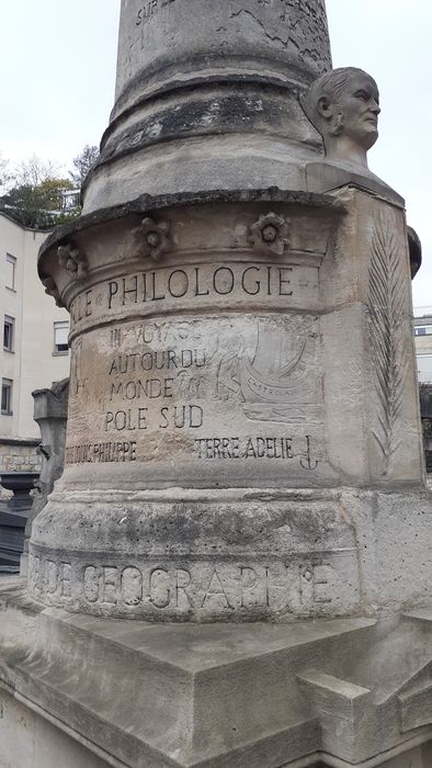 détail de l’assise circulaire 