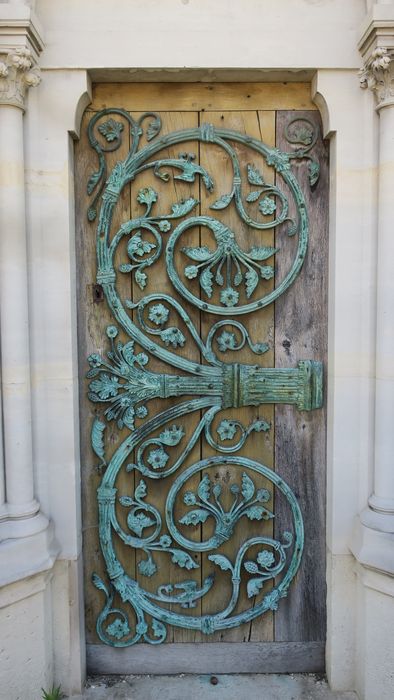 détail des pentures de la porte