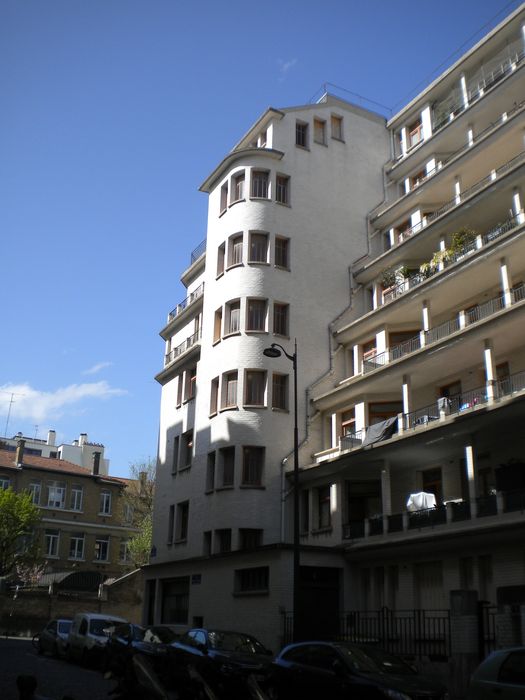 façade sur la rue des Amiraux