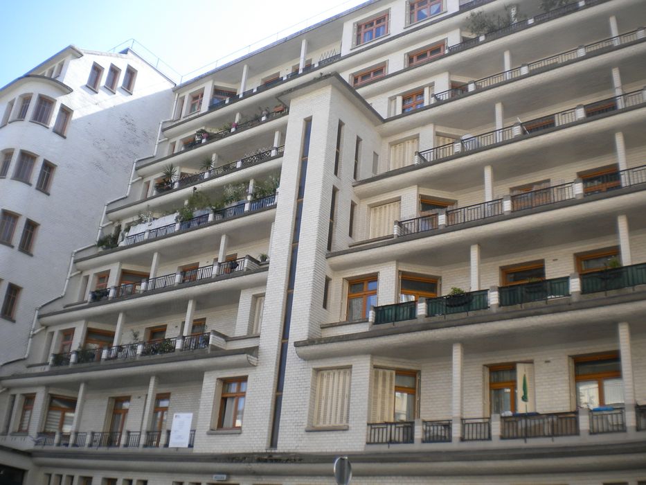 façade sur la rue des Amiraux