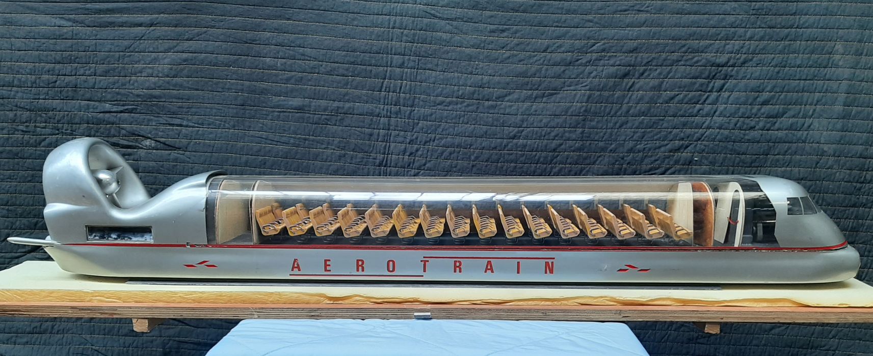 maquette : aérotrain I80 HC (1), vue gauche - © Ministère de la Culture (France), Direction Régionale des Affaires Culturelles d'Île-de-France – Tous droits réservés 