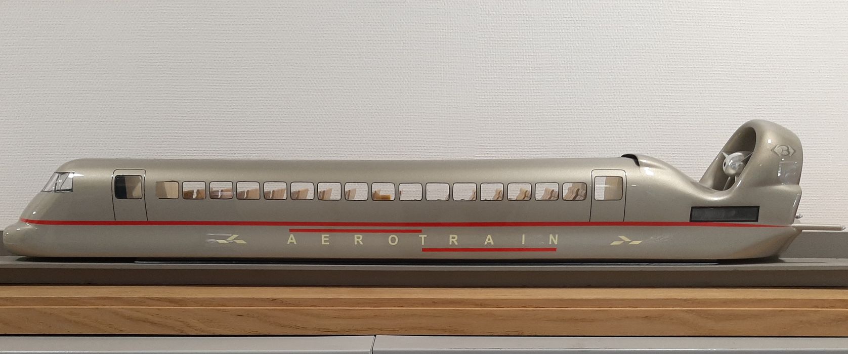 maquette : aérotrain I80 HC (2), vue écorché gauche - © Ministère de la Culture (France), Direction Régionale des Affaires Culturelles d'Île-de-France – Tous droits réservés 