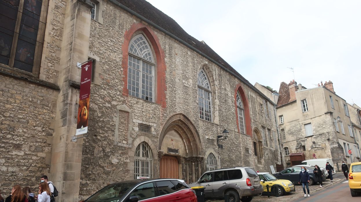 façade sur la rue Saint-Thibault