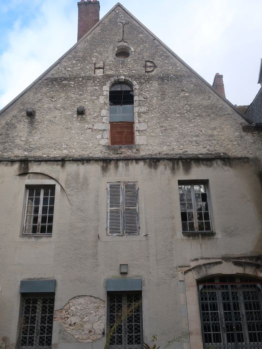 mur pignon sud du bâtiment de la salle des malades hommes