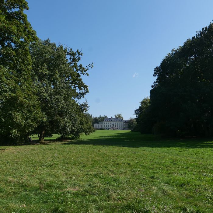 vue générale du château dans son environnement depuis l’Ouest