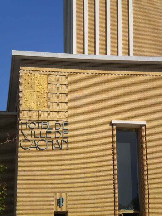 façade antérieure, détail du blason de la ville