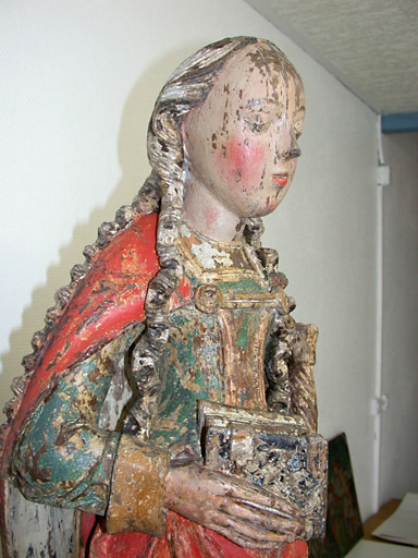 statue : Sainte Catherine d'Alexandrie, partie supérieure après dégagement et avant réintégrations ponctuelles (atelier Giordani, Rouen) - © Monuments historiques