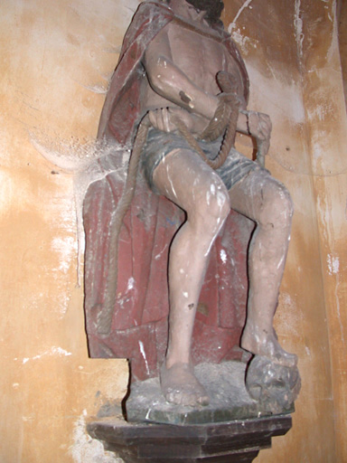 Partie inférieure de la statue (état en juillet 2002).