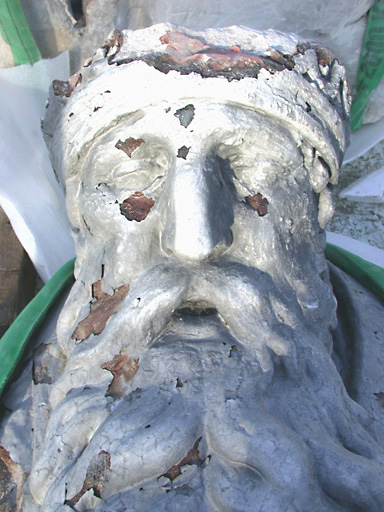 Détail du groupe en cours de dépose : tête de Dieu le Père (Charpentier P.M. ; atelier Giordani, 2002).