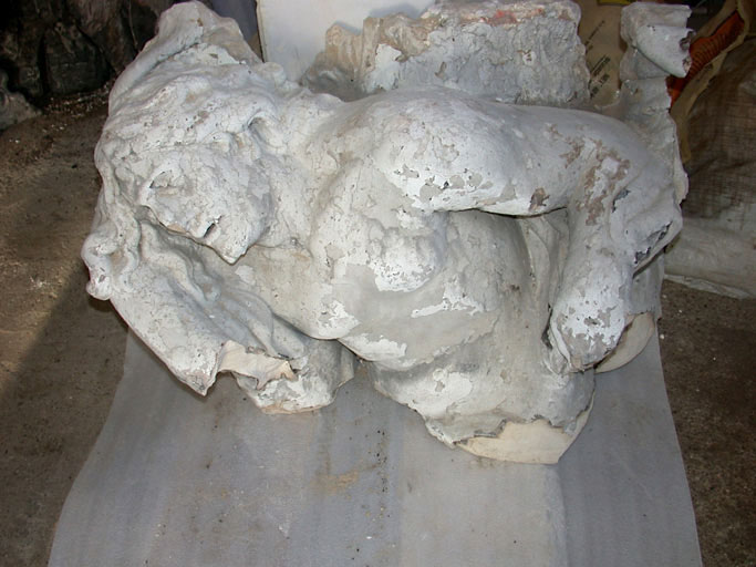 Elément du groupe après dépose : le corps du Christ (Charpentier P.M. ; atelier Giordani, 2002).