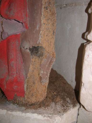 Détail de la partie inférieure (trône), avant restauration. - © Monuments historiques