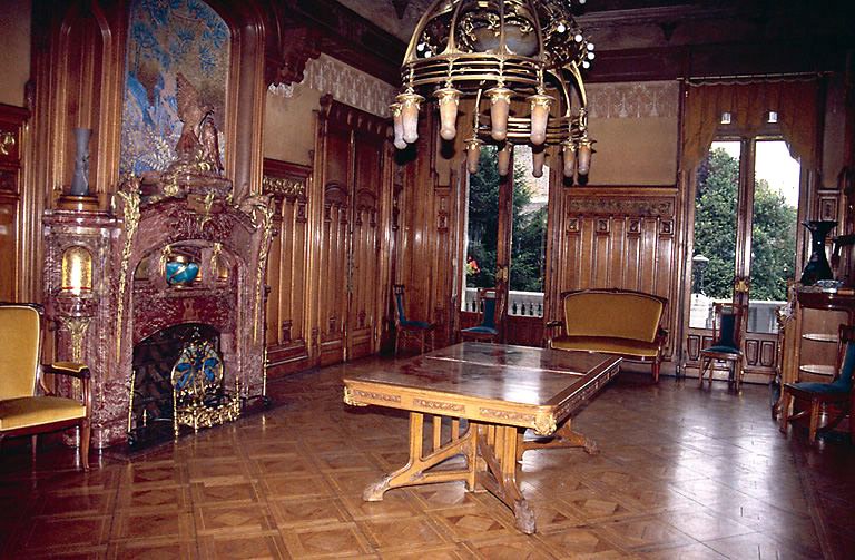 Salle à manger, rez-de-chaussée : vue générale, côté occidental, vers le jardin. - (c) Monuments historiques, ADAGP