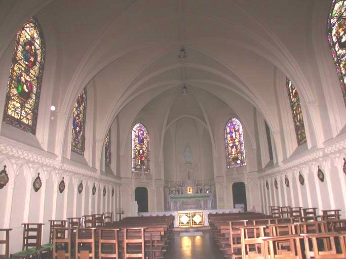 Vue intérieure de la nef, vers le choeur.