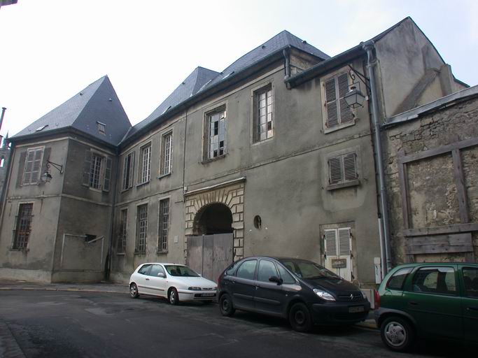 Porte d'entrée et des bâtiment du séminaire, côte rue du Marché Saint-Pierre.