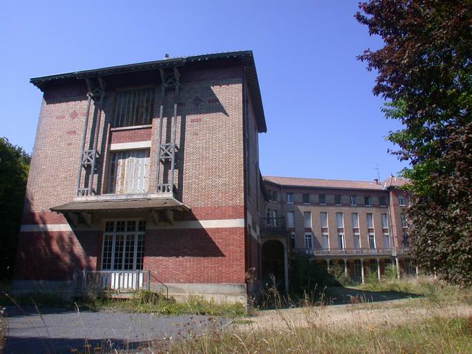 Le pavillon B, dit Varenne : vue extérieure de l'aile gauche.