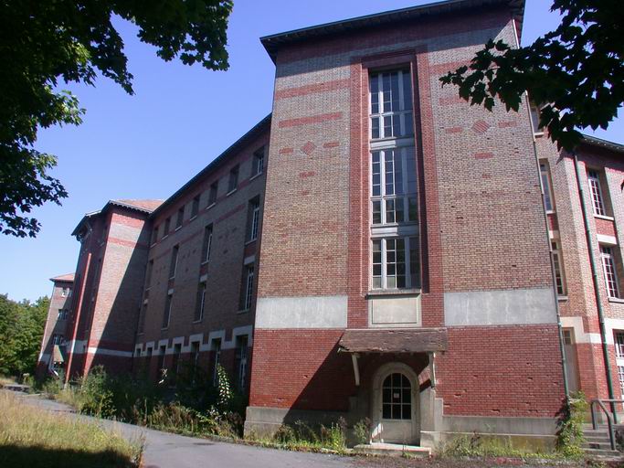 Le pavillon B, dit Varenne : vue extérieure de l'aile gauche