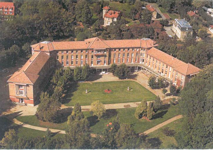 Le pavillon B, dit Varenne : vue aérienne (1989).