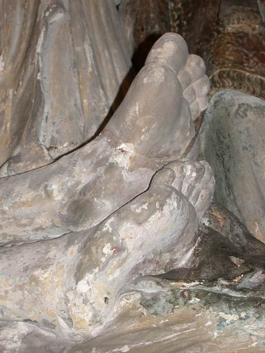 Pieds du Christ, avant restauration.