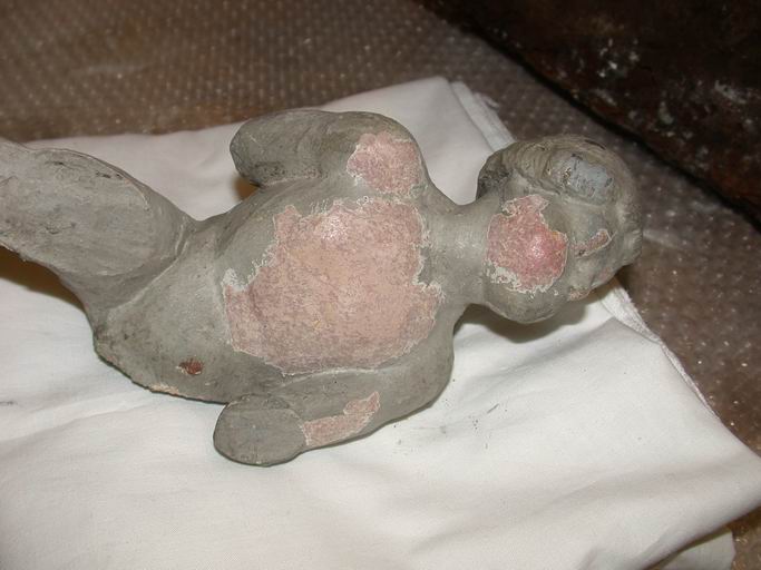 Un des enfants en cours de dégagement (atelier Nathalie Pruha, 2005).