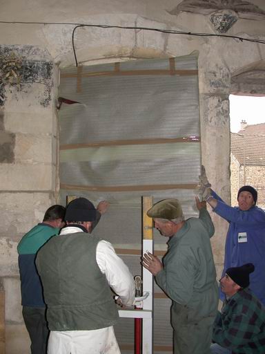 Repose du vantail droit, après restauration (atelier Marc Lebaillif, décembre 2003).