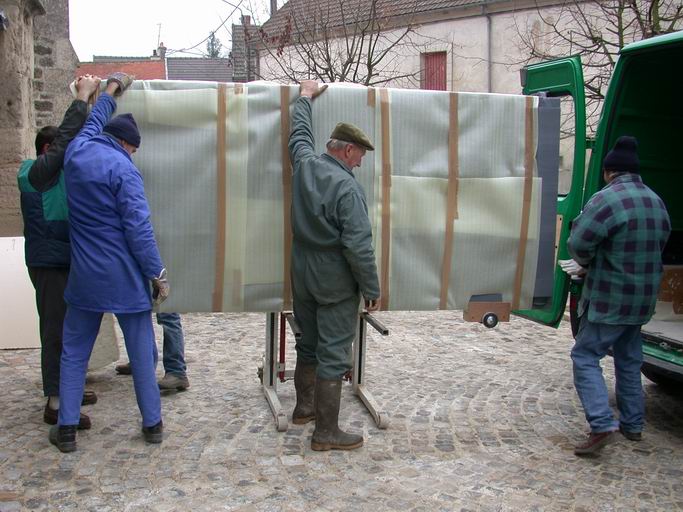 Repose d'un vantail après restauration (atelier Marc Lebaillif, décembre 2003).