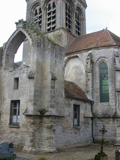 Ruines du transept sud.