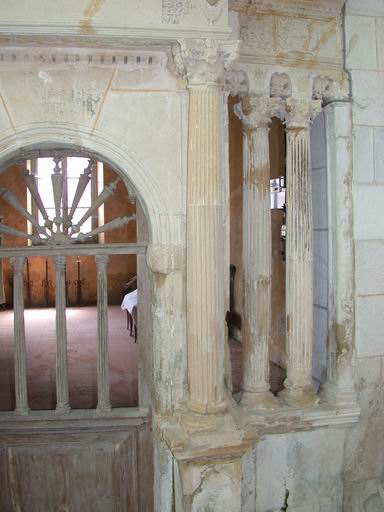 Battant et colonnes côté choeur.