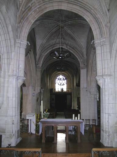 Intérieur : vue vers le choeur.