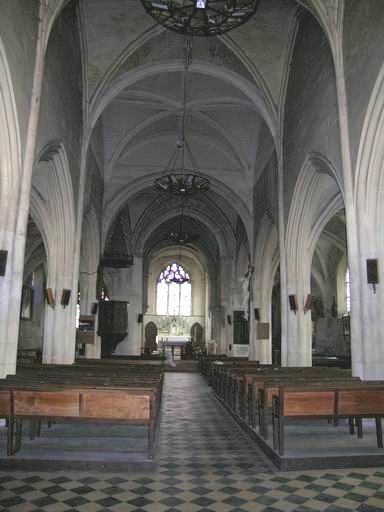 Intérieur : vue la nef vers le choeur.