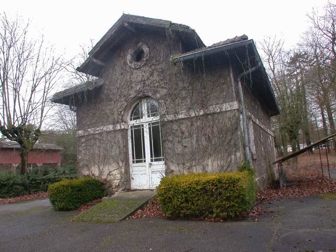 Service des Morts : façade avant.
