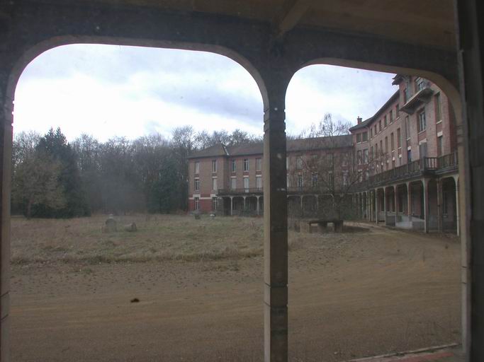 Pavillon Varenne : vue extérieure depuis la galerie.